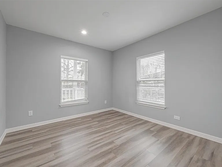 6322 Victoria St — Photo 28