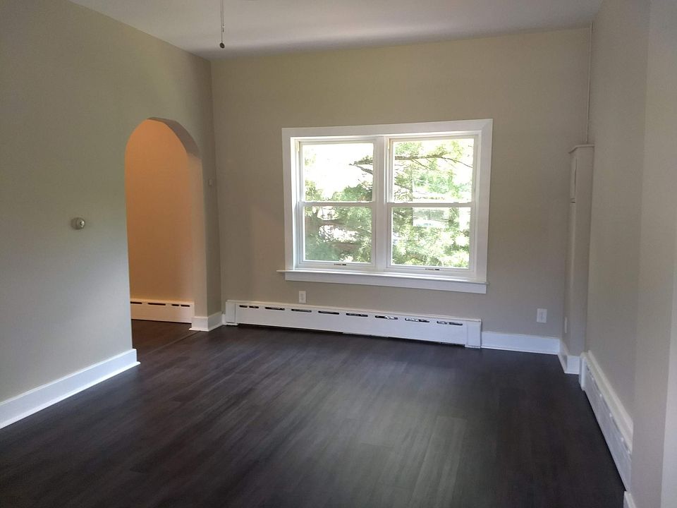 Entry Room/Living Room