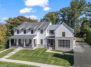 960 Lakeside Dr, Birmingham, MI 48009