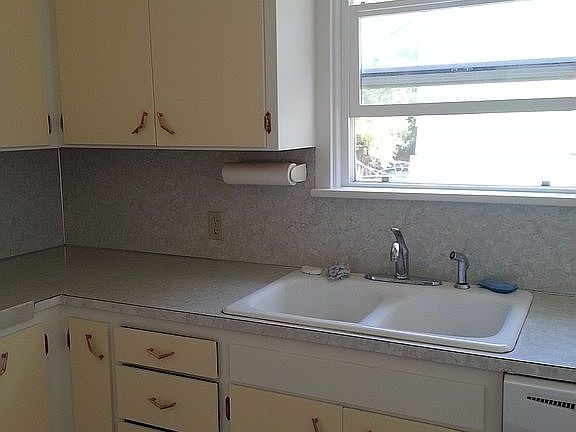 Who does dishes?
