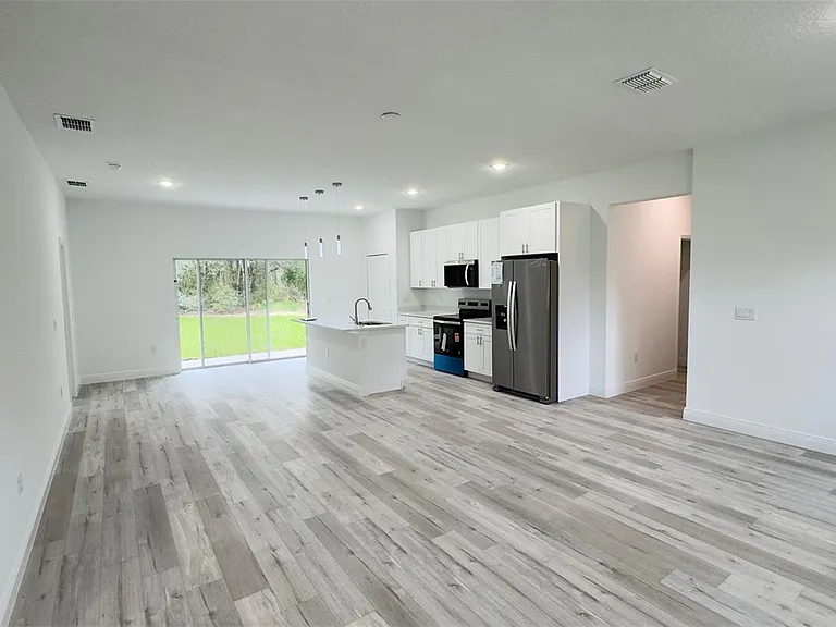 5902 N Darlington Dr — Photo 2