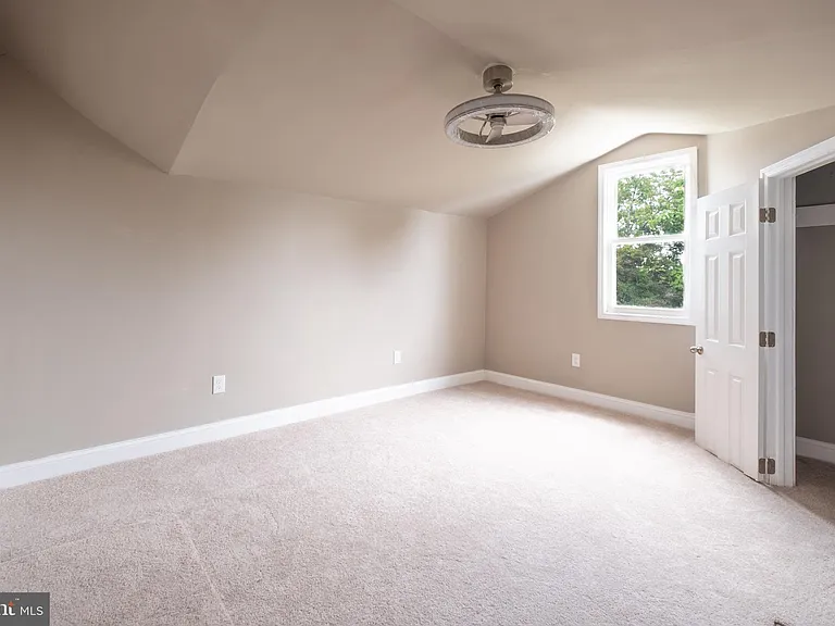 124 Robbins Ave #C — Photo 12