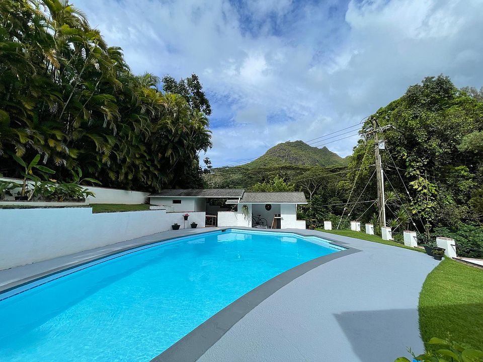 Pool access comes with rental