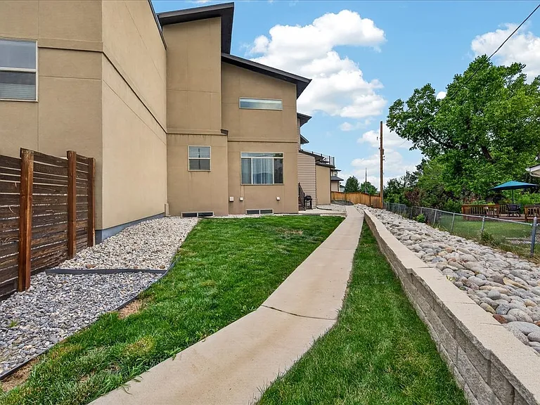 1407 Rogers Ct — Photo 52