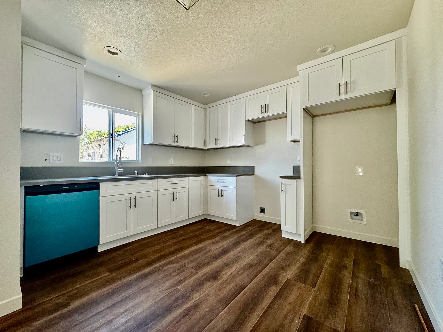 3 bed, 1500 sqft, $3,800 — Photo 2