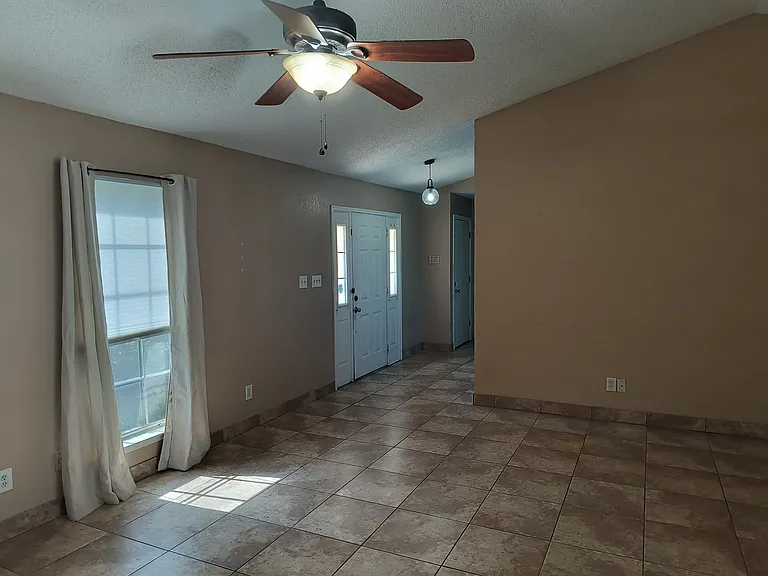 4110 Scotland Dr — Photo 3