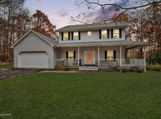 12 Stacey Ln, Mount Pocono, PA 18344