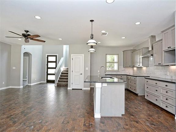 4th image of 206 Valley Hill Dr
