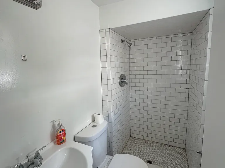 714 Hagner St — Photo 9