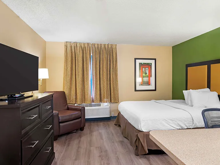 Studio Suite - 1 Queen Bed