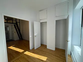 Rented by KNOCKKNOCK LLC