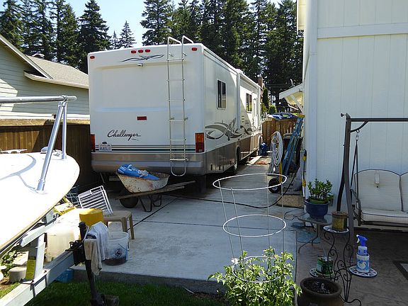5th image of 208 Antonie Ave N