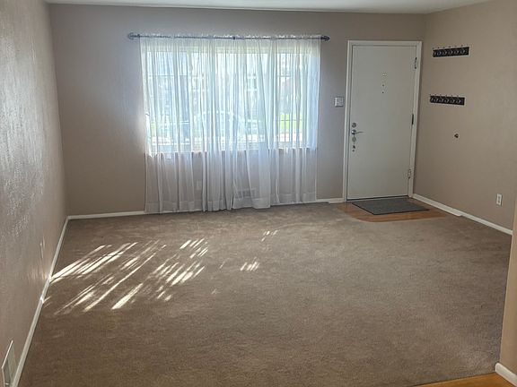 3rd image of 10753 W 69th Pl