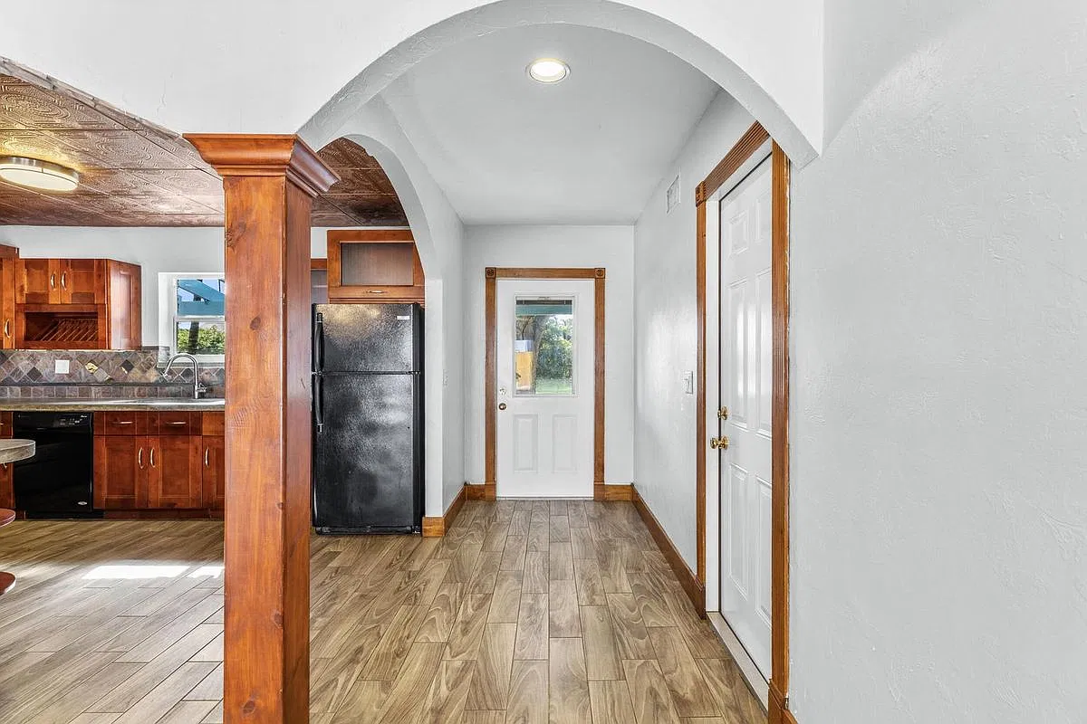 2 bed, 2.0 bath, 1447 sqft, $3,750 — Photo 4