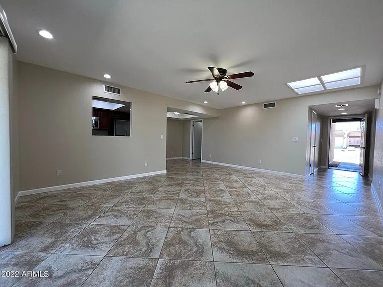 2534 E Villa Theresa Dr — Photo 4