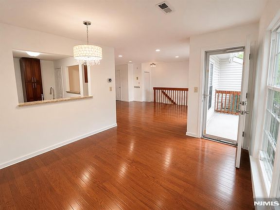 4th image of 555 Ridge Ln