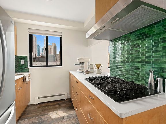 3rd image of 50 Henry St APT 7B