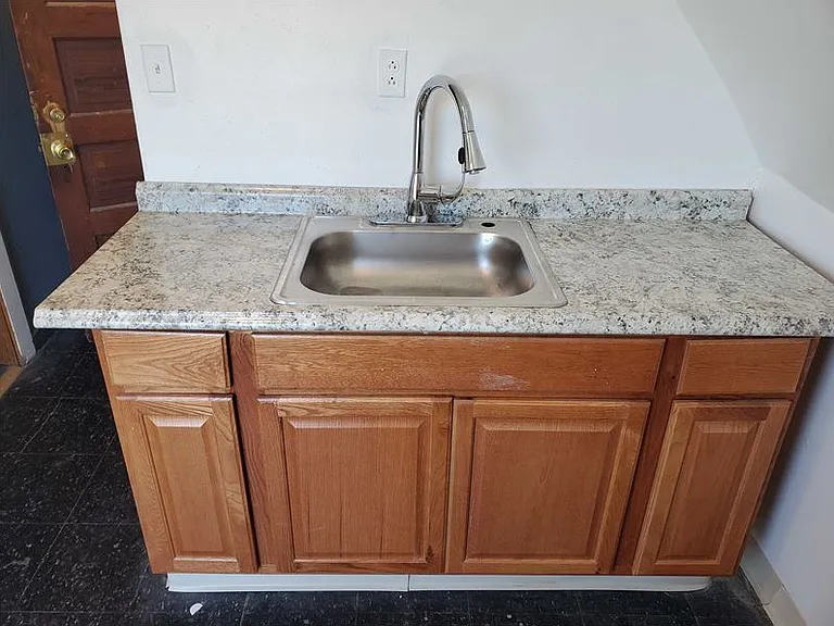 1910 Corning Ave #3 — Photo 3