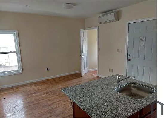 1 bed, 450 sqft, $1,100 — Photo 3