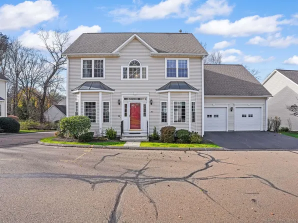 101 Royals Court, Trumbull, CT 06611