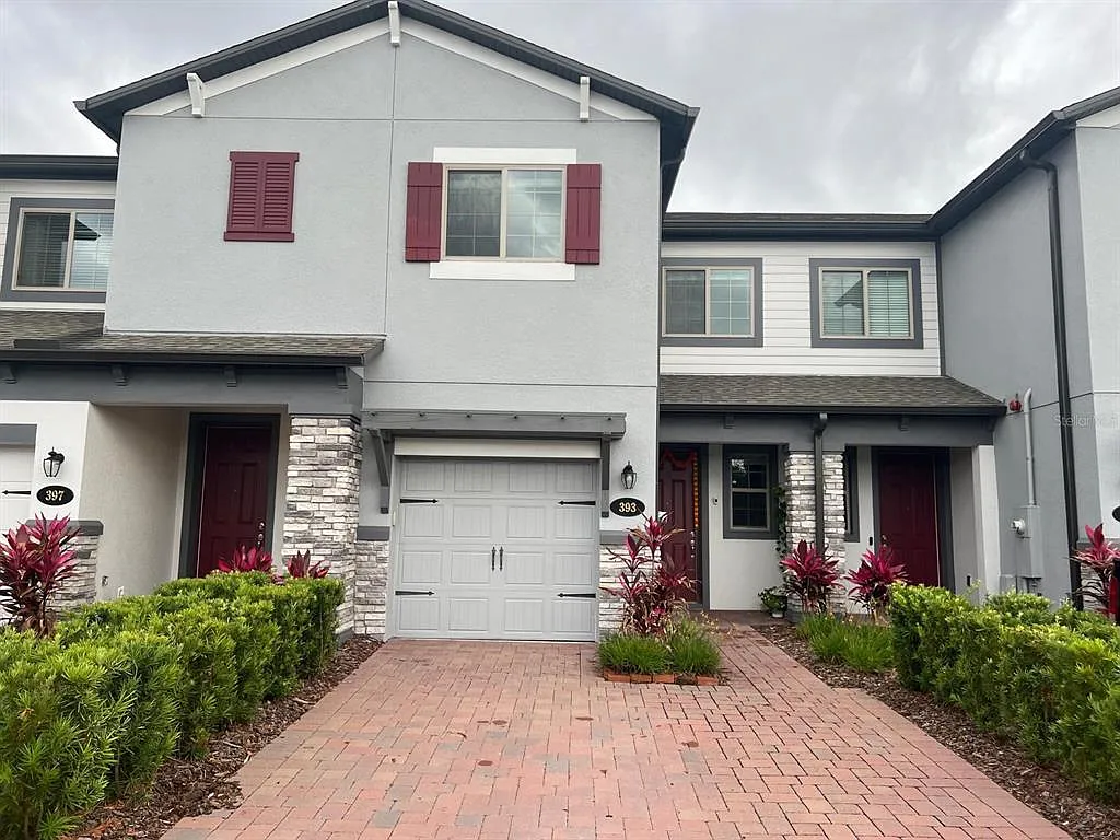 3 bed, 3.5 bath, 1676 sqft, $2,300 — Photo 1