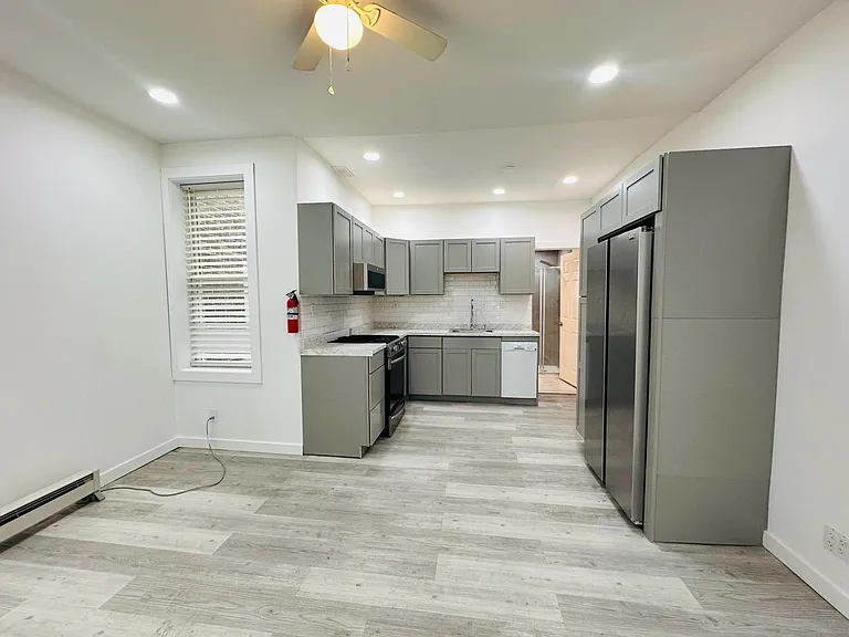 213 Mallory Ave #1 — Photo 4
