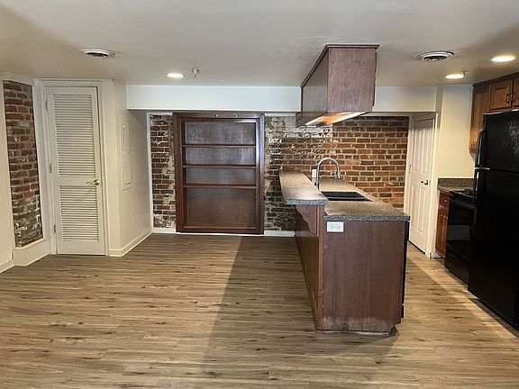3rd image of 36 Bollingbrook St #400
