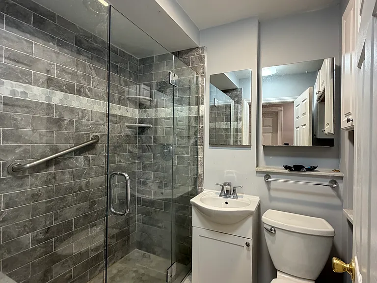 895 E Broadway #1 — Photo 5