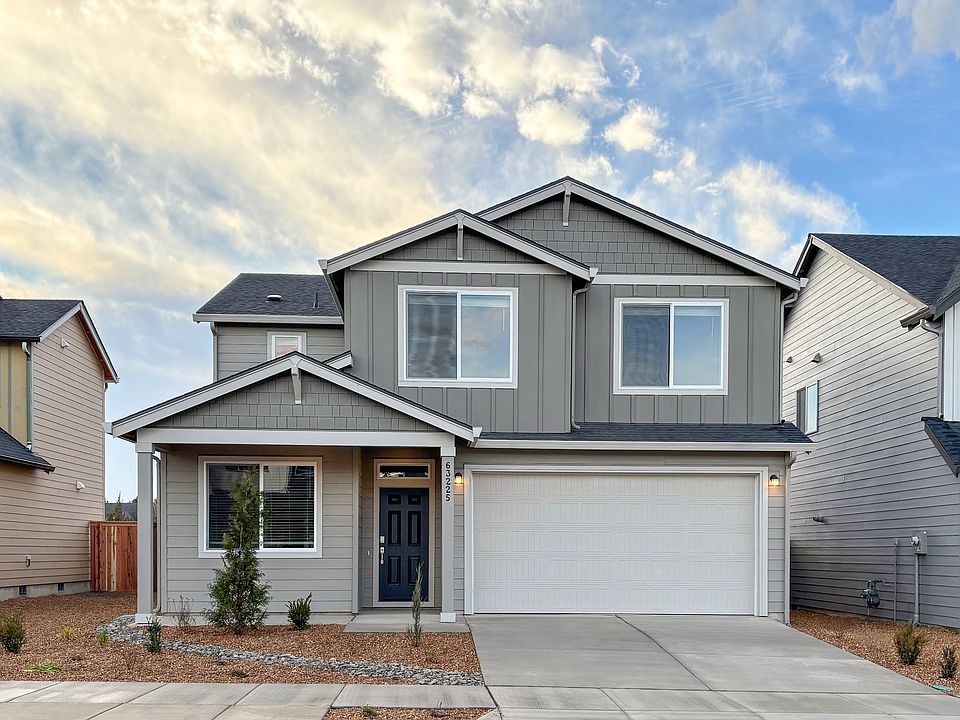 Acadia Pointe Hickory QMI H S94 Exterior