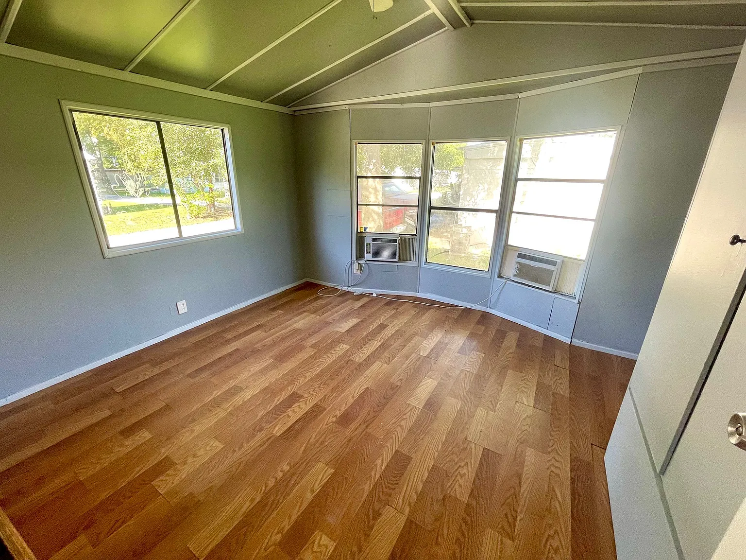 Renovated 3BR/2BA Mobile Home in Lake Butler - $1,200 — Photo 4