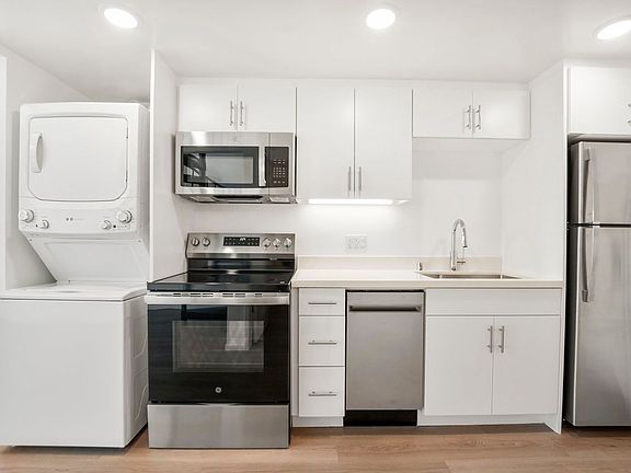 3rd image of 2283 Ocean View Blvd #201