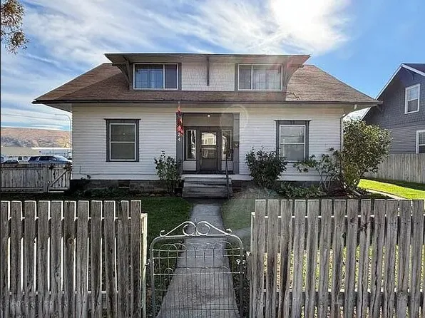 124 E Orchard Ave, Selah, WA 98942