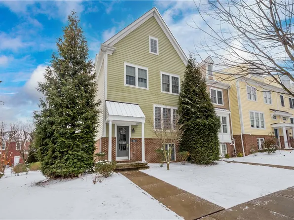 1301 Village Ln, Bridgeville, PA 15017