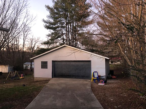 3rd image of 138 Cumberland Dr