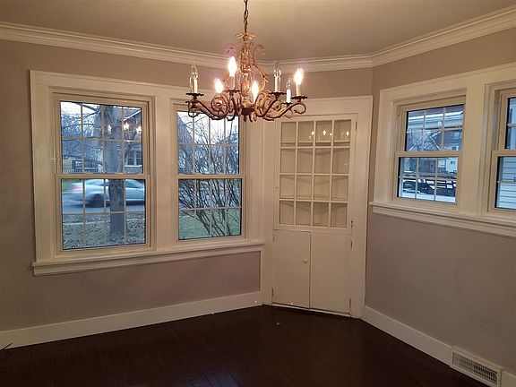 3rd image of 1450 Lincolnway E