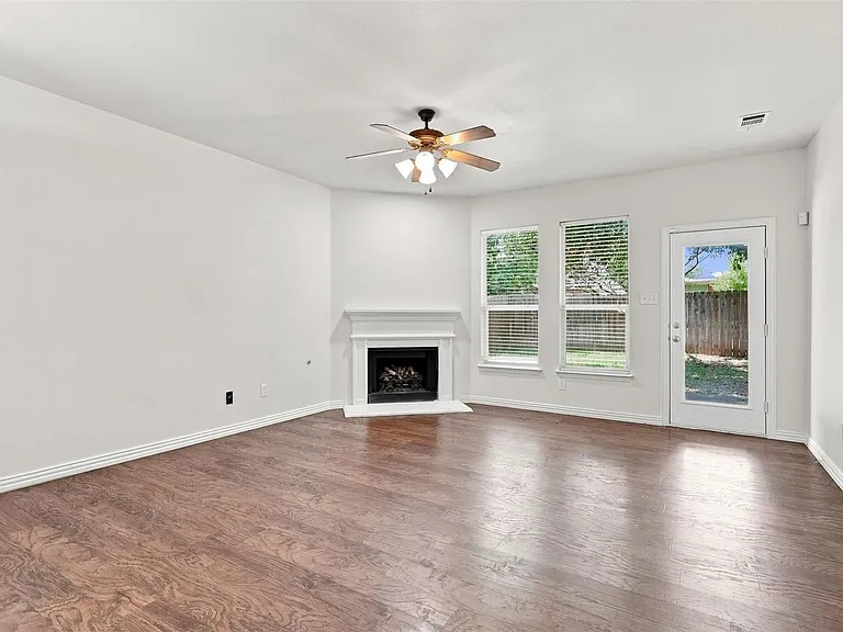 1908 Hopkins Dr — Photo 1