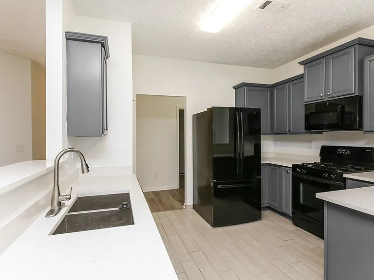 610 Clairidge Ln — Photo 6
