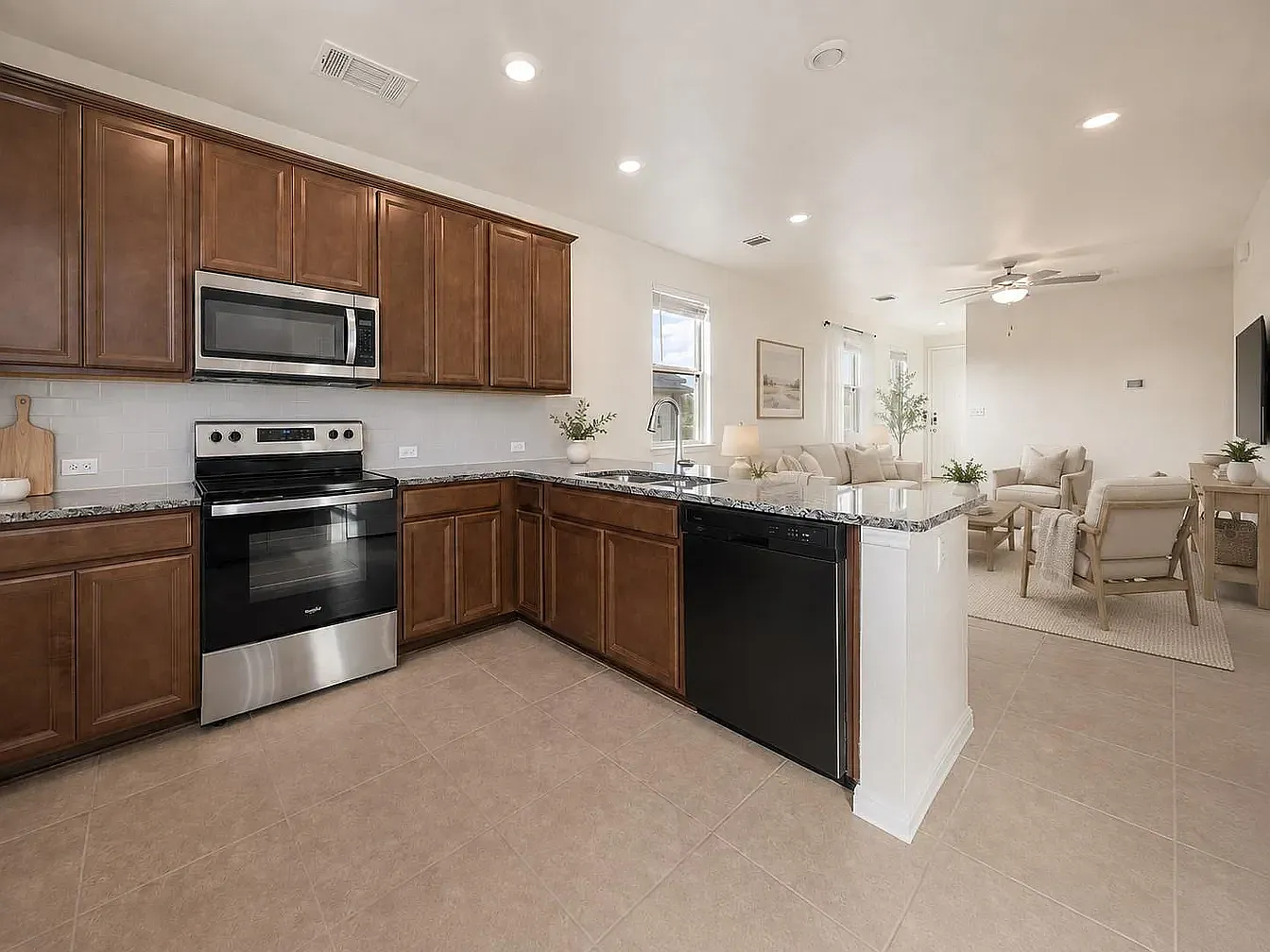 3 bed, 1250 sqft, $1,800 — Photo 2