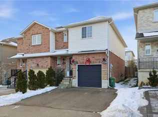 122 Vennio Ln, Hamilton, ON L9B 2Y7
