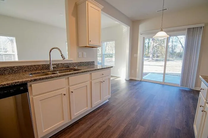 3 bed, 2.5 bath, $1,650 — Photo 3