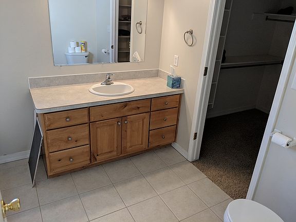 5th image of 955 Hillview Dr