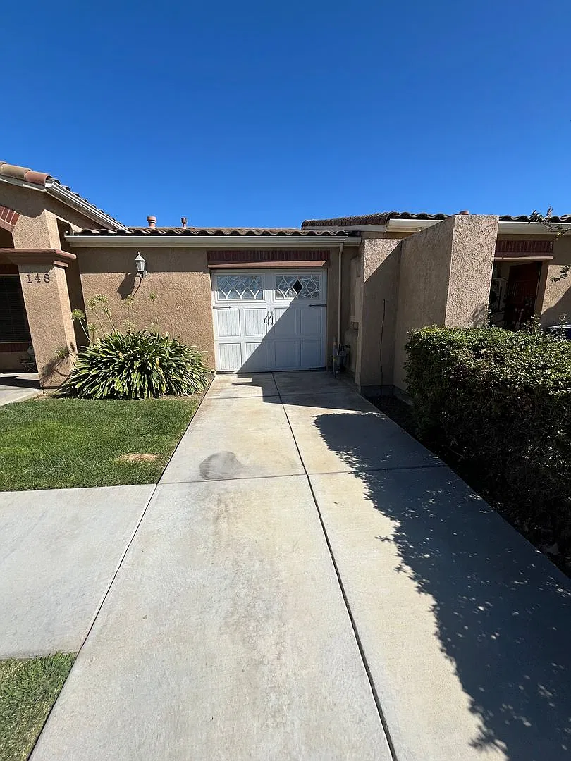 55+ Gated Community Beautiful 2Bed / 1 Bath Home — Photo 2