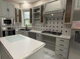 218 Frederick Ave #1, Sewickley, PA 15143