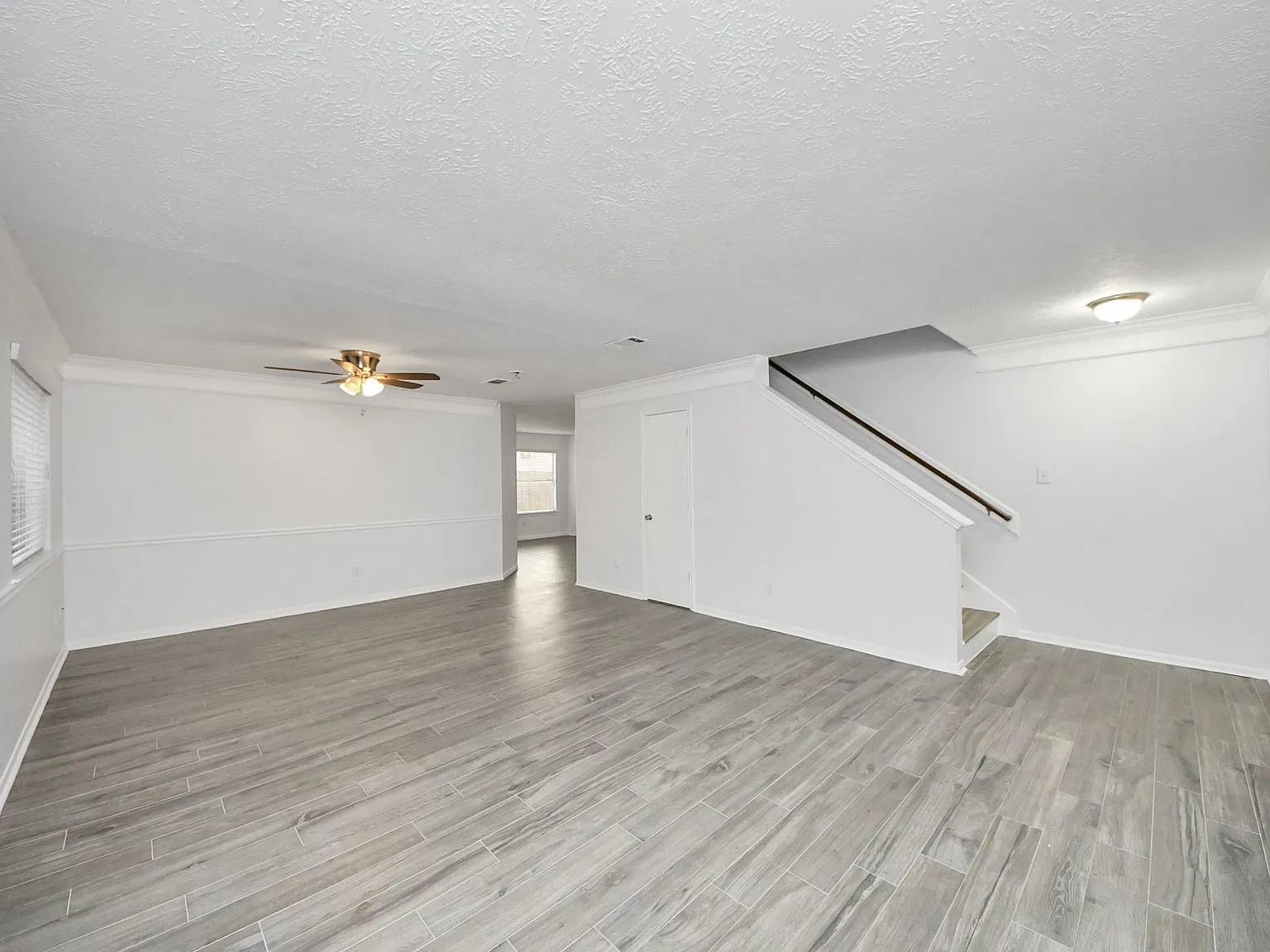 4 bed, 2.5 bath, 2294 sqft, $2,350 — Photo 4
