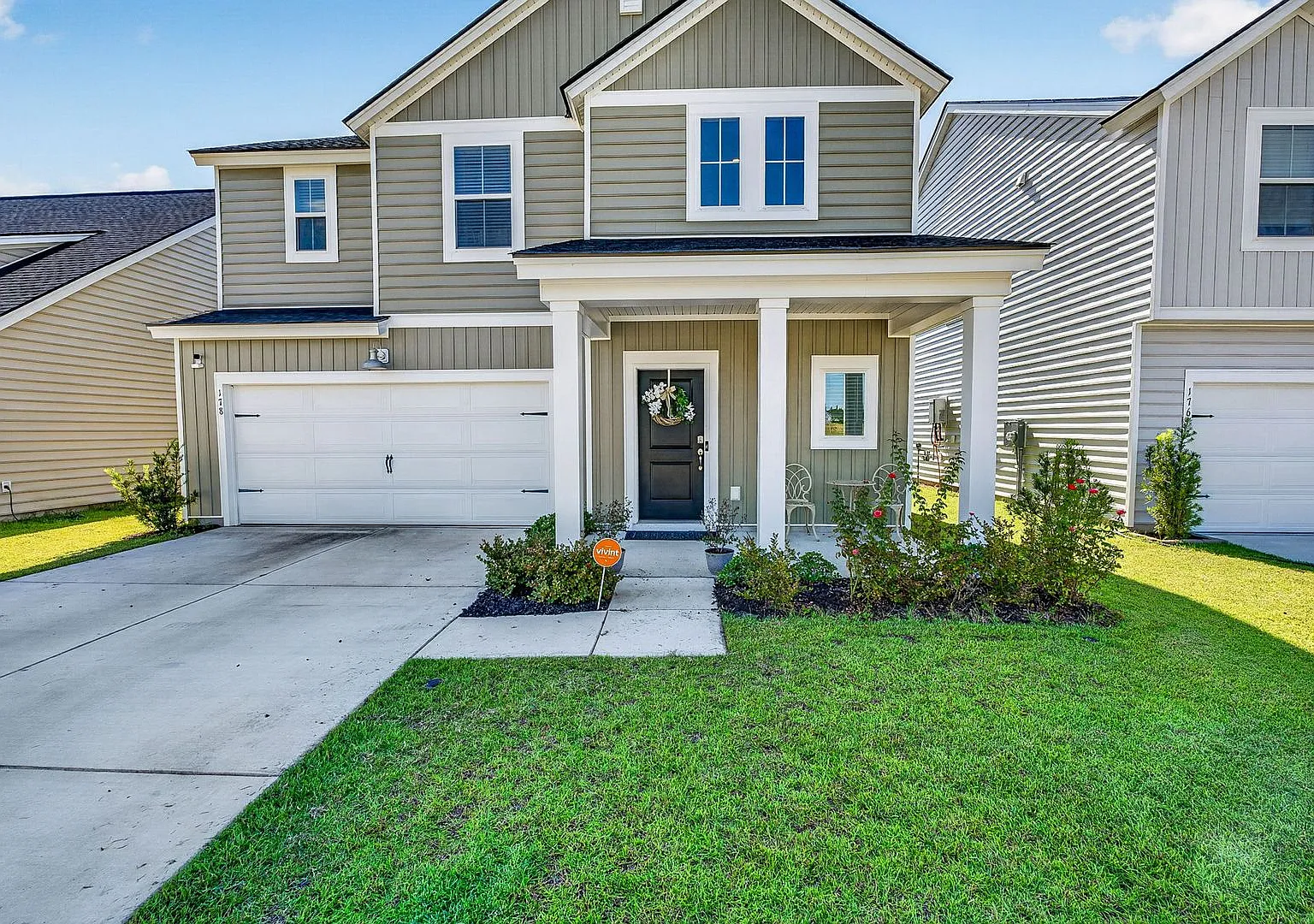 Spacious Modern Living in Summerville — Photo 3