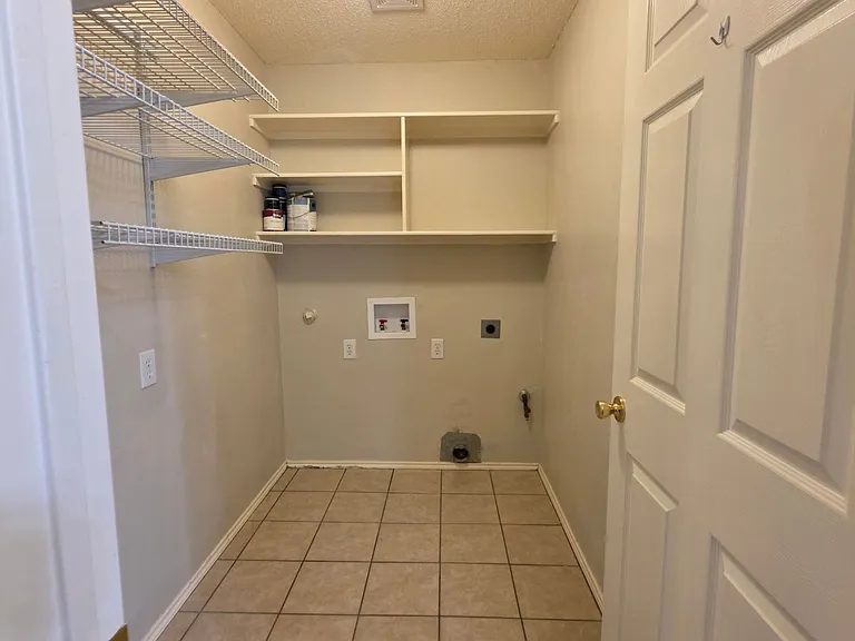 1268 Topeka Dr — Photo 31