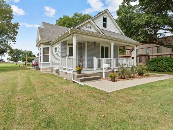 328 S Ash St, Ottawa, KS 66067
