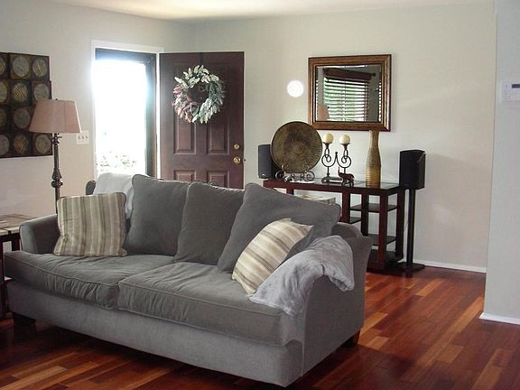 2nd image of 6 Essex Ln
