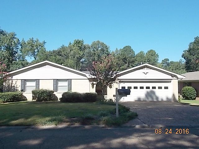 1st image of 909 Crestwood Dr