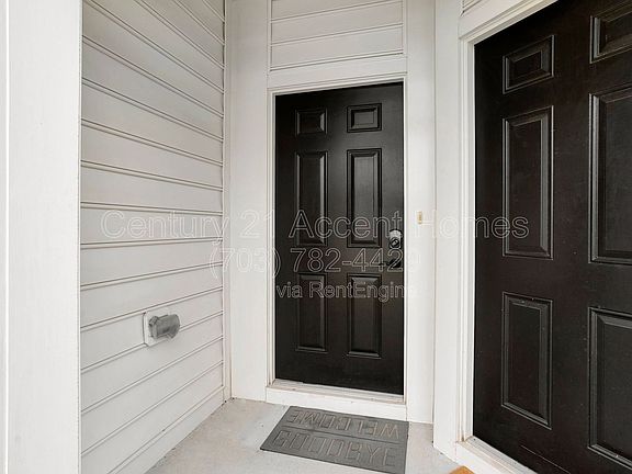 4th image of 24676 Hutchinson Farm Dr